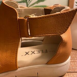 THE FLEXX FRONT ROW SANDAL